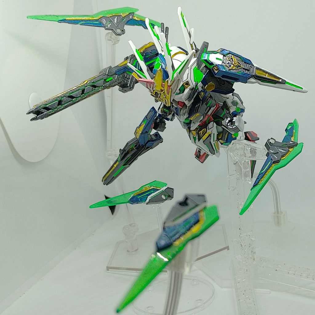 GNファング分離モード近接戦闘用の武器を持たないため、GNファングは巨大なGNソードやGNキャノンに合体することができない。