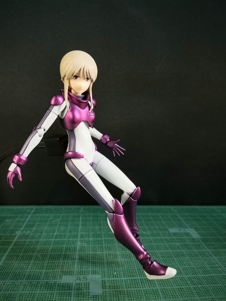 瞳は光沢クリア、ヘルメットとヘッドセットは半光沢、それ以外は艶消しクリアで仕上げました。