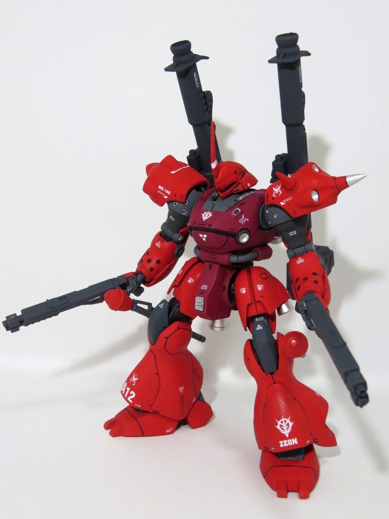 作業内容・肩アーマーの合わせ目消し・スパイクとアンテナのシャープ化・プラ板等でディテールアップ・バーニアを一基増設・チェーンマインの代わりにラケーテン・バズを製作・全体を筆塗りとスプレーで塗装