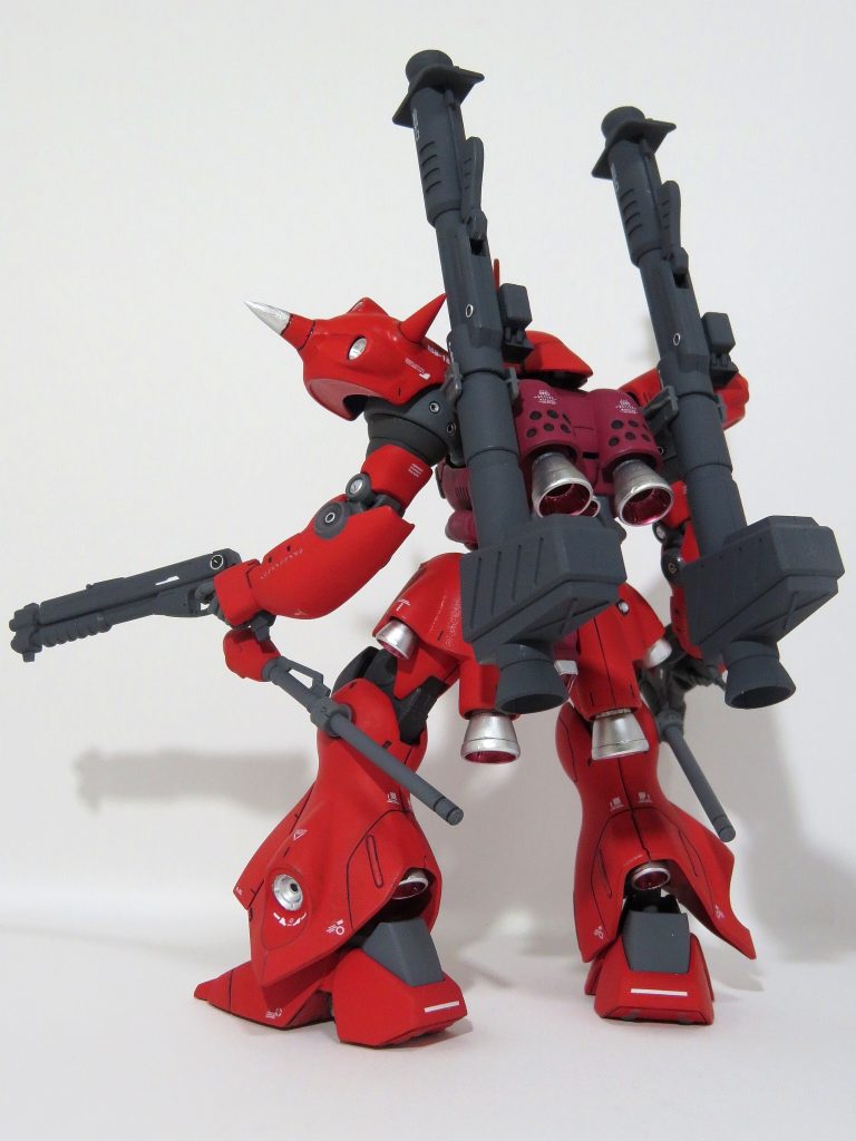 使用した色・Mr.カラーMSレッドMSシャアレッドMSホワイトファントムグレージオングレー他少々今回、リターダーを初めて使用したのですが、塗りムラが軽減されて作業しやすかったです。それでもやはり一発では仕上がらないので、全体的に三度塗り（一部四度塗り）しています。