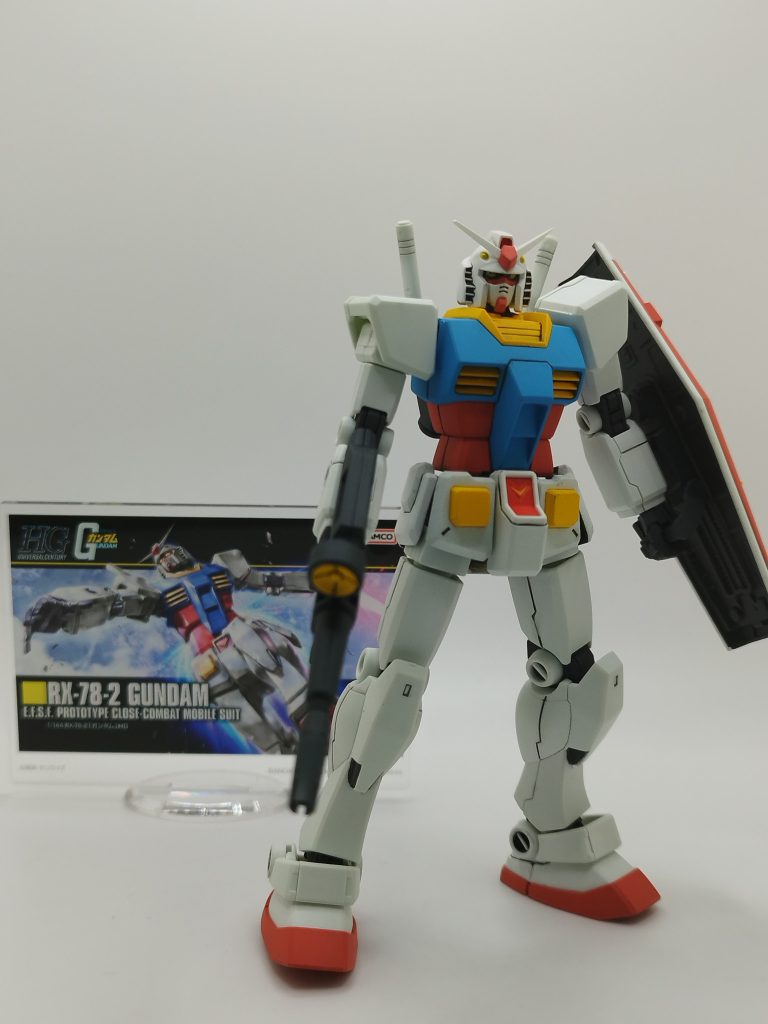 クレオスのUG19 RX-78 ブルー、UG20 RX-78 レッド、UG21 RX-78 イエローが好きなのでこれを使って全塗装しました。