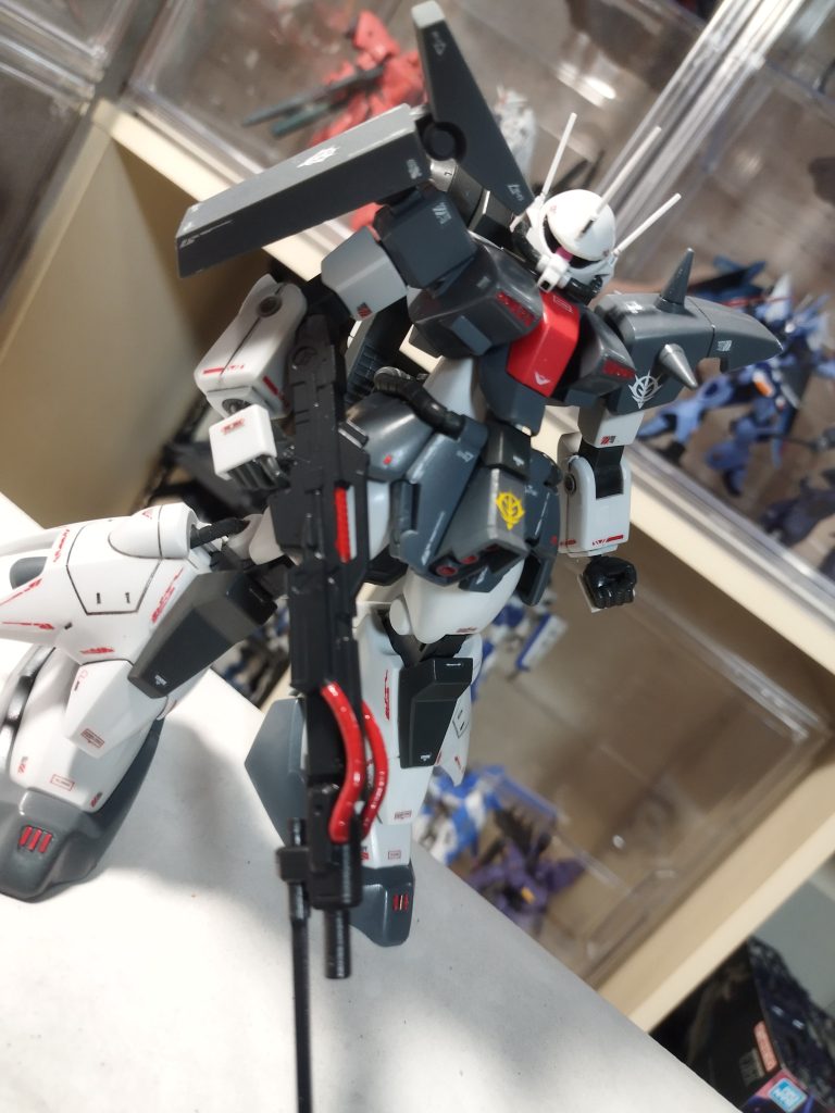 付属のビームライフルが小さいし取り回しが悪いので分解。EGのニューガンダムのビームライフルのジャンクとミキシングしてボリュームアップしました