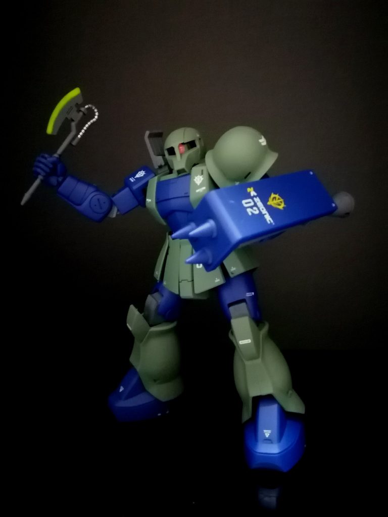 ヒートホークの刃は蛍光イエローで塗装しました。