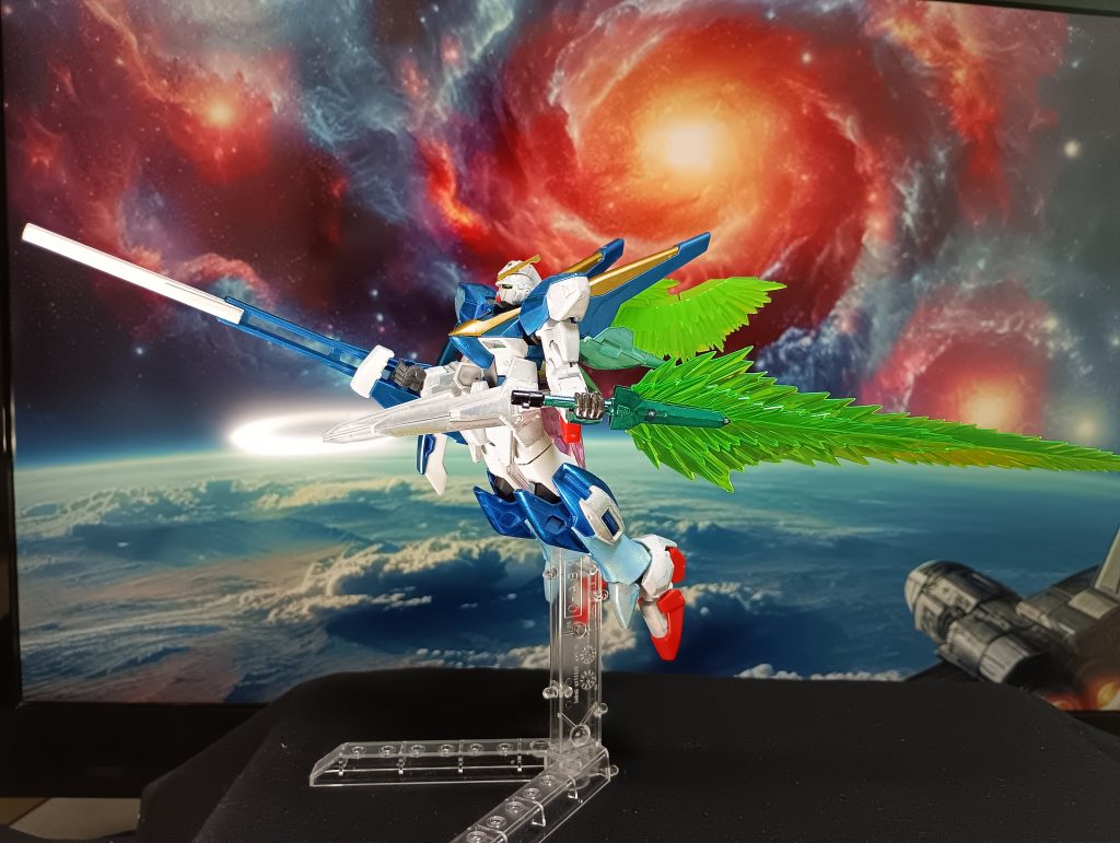 でかもの+エピオンソード薙ぎ払い!(ガンスタの皆さんのアイディア サザビーのパーツで、光の翼もどきも!)