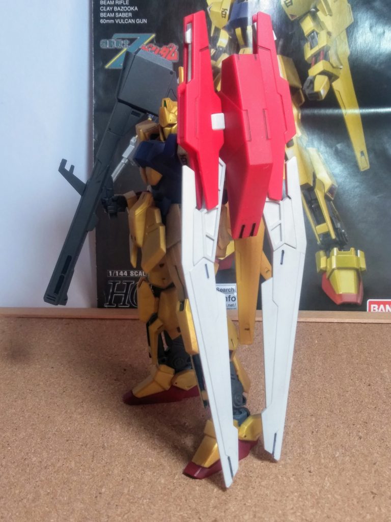 まだ！まだ！！💨 イキますよォ⤴️ 誠心誠意こめて💨　　　蛇足作業🐍👣  　　　　　               を実行です 😤💨💨 左肩部に装着するは、又もや『長モノ武装』とナル 🤩『Krabben Klemme 🦀（クラーベン クレーメ』 🤣🤣🤣これが『ドイ・ツゴマニア 技術大尉』が用意した試製兵器です 😁ナンの事はナイ『HGBF ライトニングウェポンの3番目の一部』ですけどネ 😃🎶