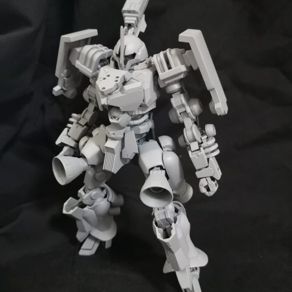 次世代なヅダを目指して作成し、素体が完成しましたが武器を考えてなかったです。 どんな武器を持たせたら良いのですかね？（3枚目）