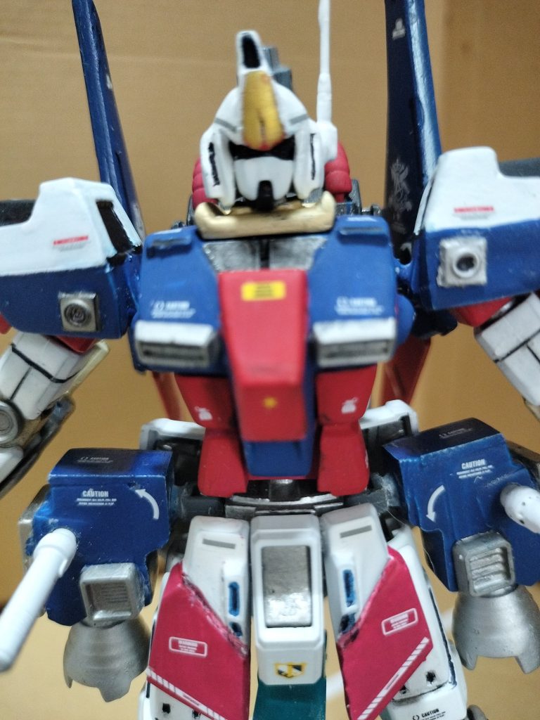 顔はガンダムと百式の合体