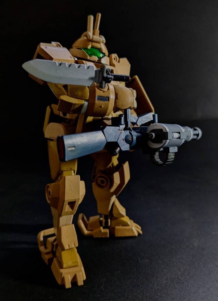 使用した塗料は主にラッカーのタン、サンドブラウン、サンドイエローです。初めは砂漠系に塗ろうと思いましたが、結果木人っぽくなってしまいました。