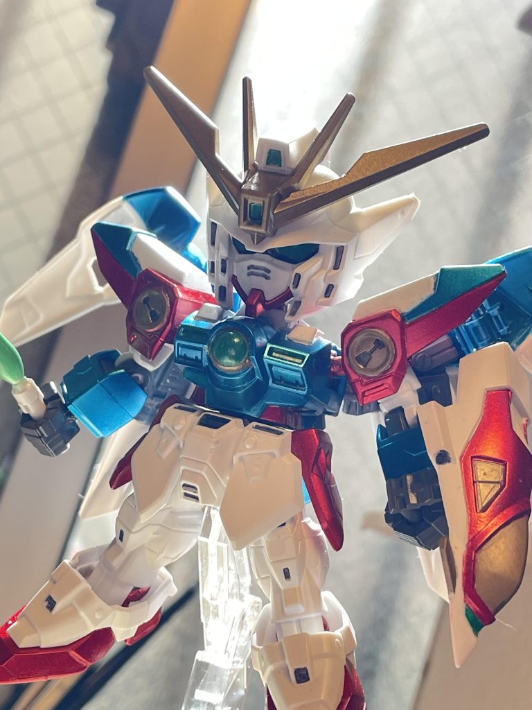 お気に入りの塗り分け直後のオフショット。陽光が射してメタリックの反射とホワイトの透け感が神々しく見えます(^人^)アリガタヤ