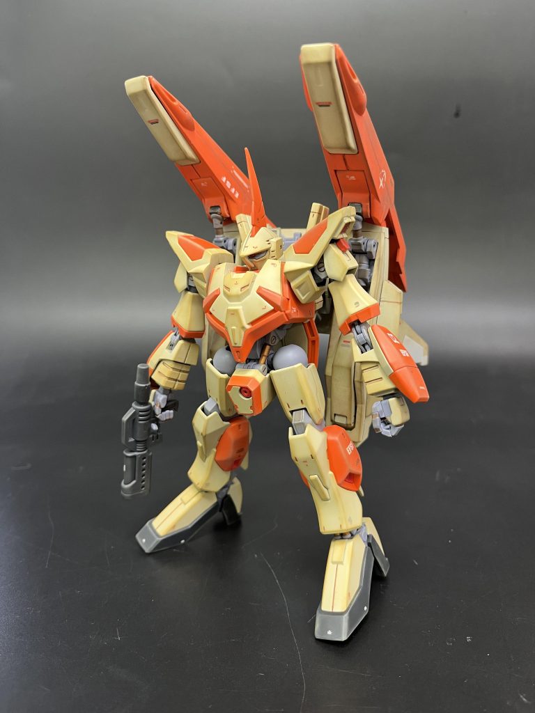 本体はバーザム、脚部とバックパックはガンダムMK-2、背部装備はGディフェンサー、手とビームスプレーガンはシステムウェポンを使いました。