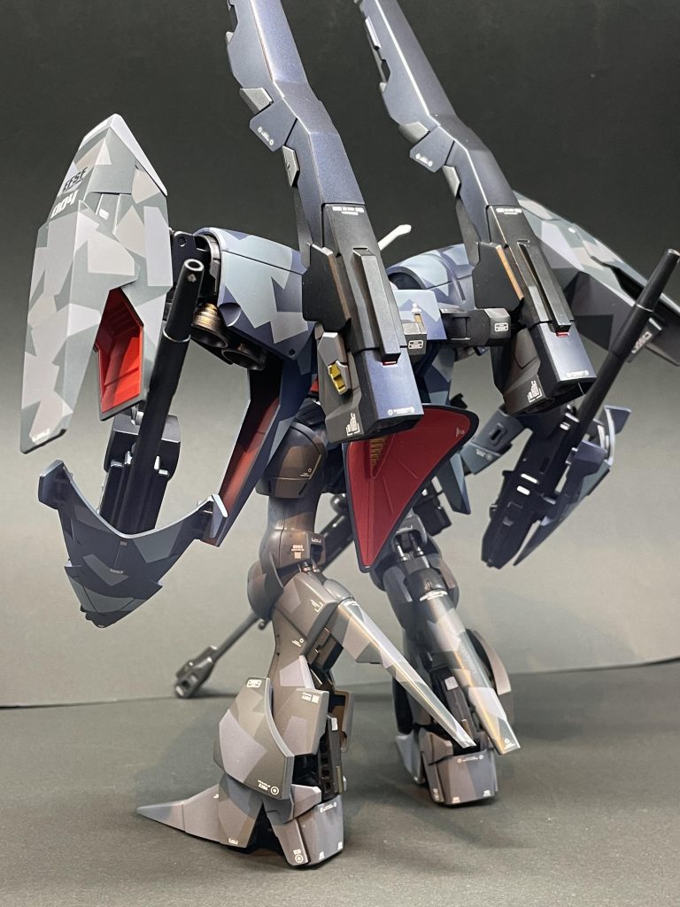 バックショットです。脚部、デカール貼りすぎな感じですね😓貼っている時はバランスガーとか云って、つい貼りすぎてしまいます😩