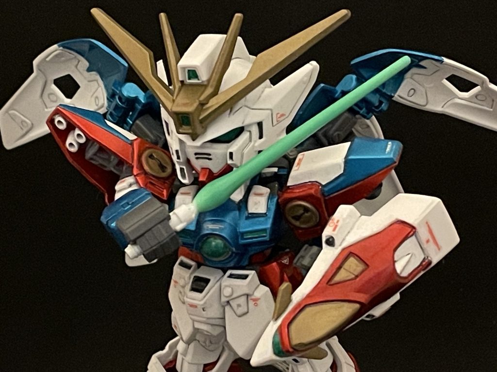 このキット、肩の可動域がイイんです!引き出したり怒肩ができたりするので、ビームサーベルで強襲するポーズもこの通りキマります!(*゚▽゚)ノ