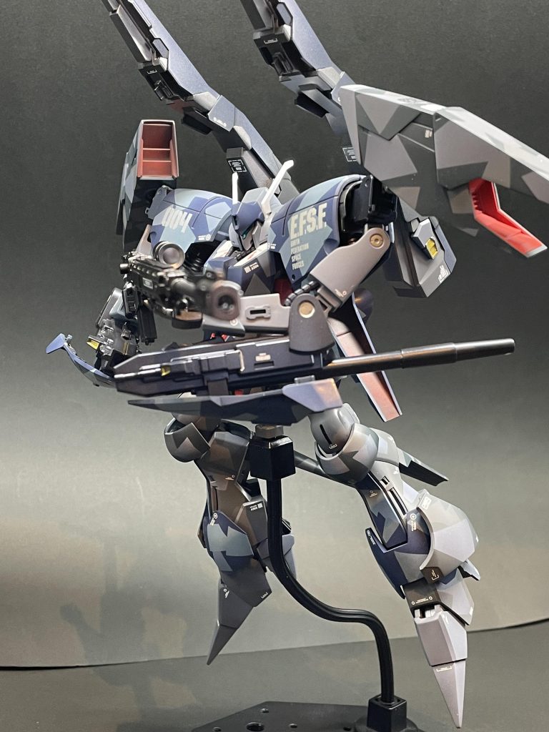 手持ち武器を持たせたい😆ということで、余ってた(コラ!オリジンザクの対艦ライフルを装備🤩中々似合っていると思います♪