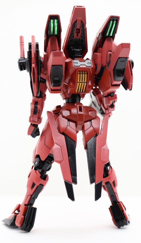 背面。バリアブルロッドライフルも箒らしいデザインで好みなのですがキャリバーンの欠点として箒を失うと機動力・遠距離武器を失ってしまいます。(ガンビットは除く)そこでガンビットはルブリスの物を採用し、箒は分解して背面にスラスターを増設という形で改造してみました。