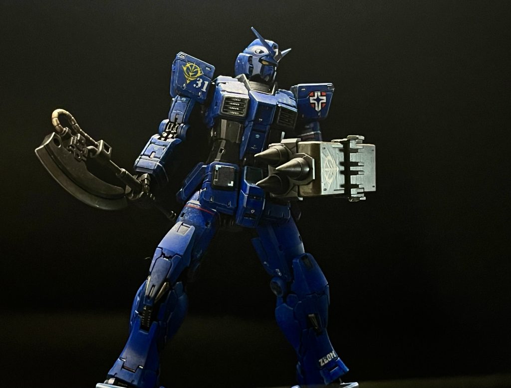 アックスと打突シールドで格闘したり