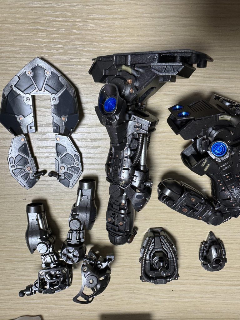 写真では少しわかりにくいですが、今回は見えなくなってしまうフレームの塗り分けに力が入っています。