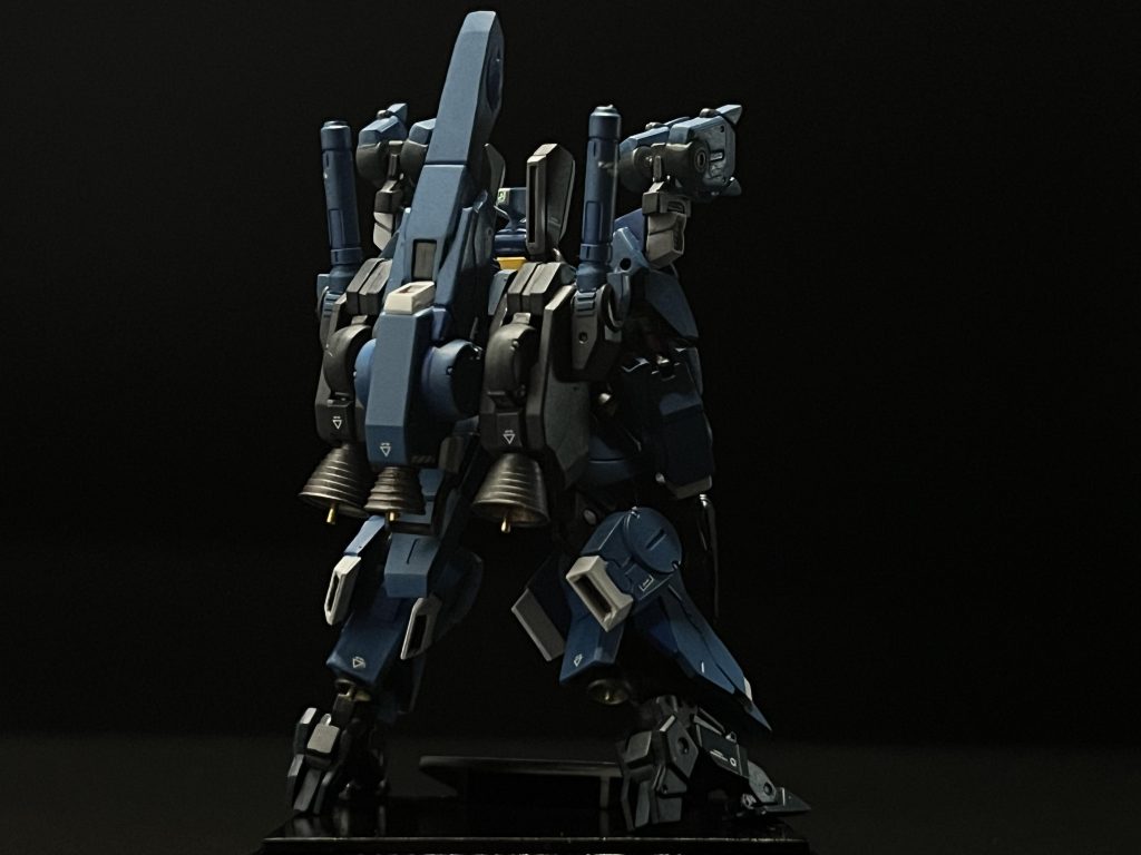 シールドブースターはネオジム磁石での脱着。背負えます。露出とか弄ってないのにこの写真だけヤケに色気がありますね。