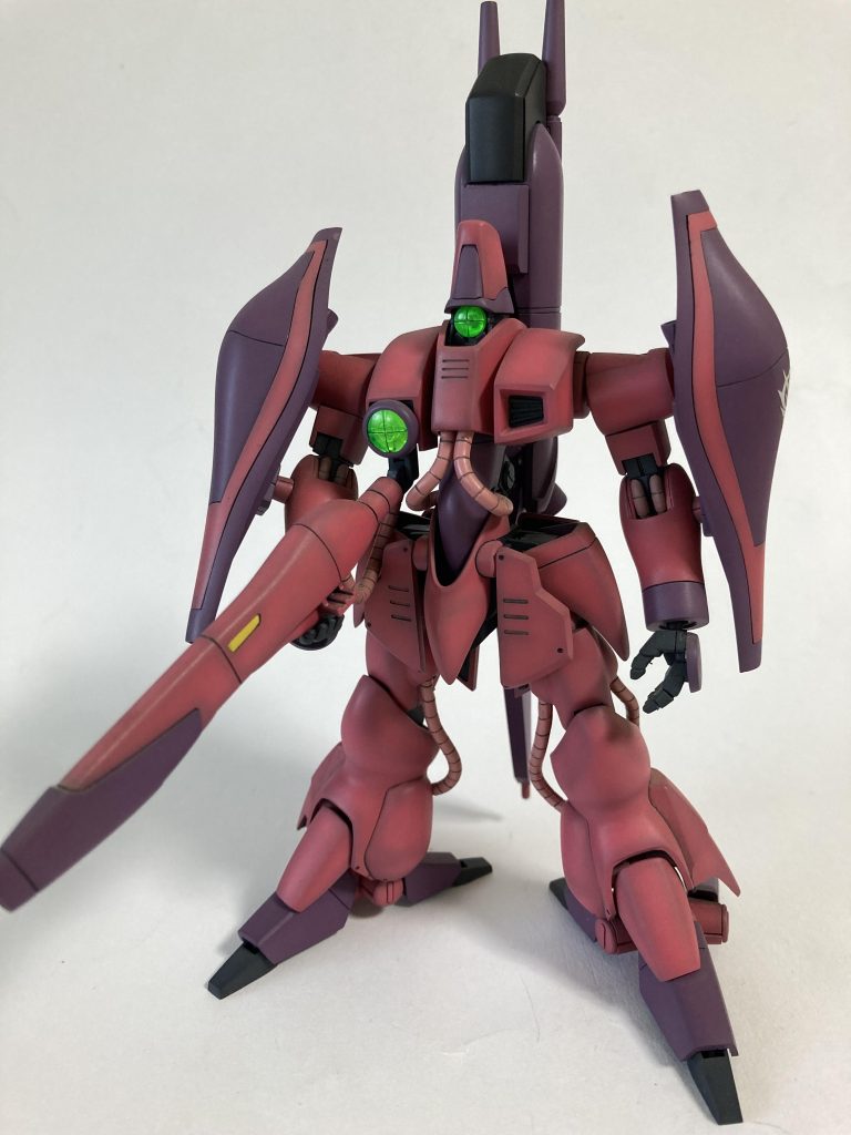 しかし特殊な形状のMSです。何故か自分のイメージはナメクジ…(すみません!あくまでも個人的な感想です)