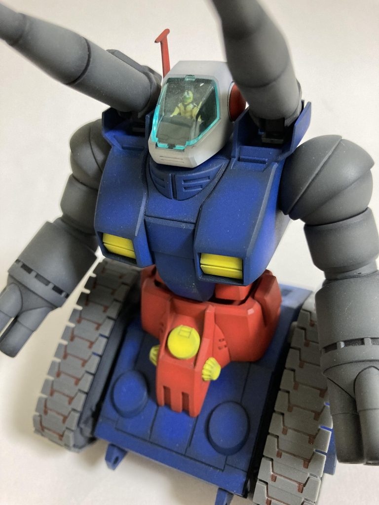 パイロットは市販部品を加工して乗せましたキットのはLEGOみたいで…