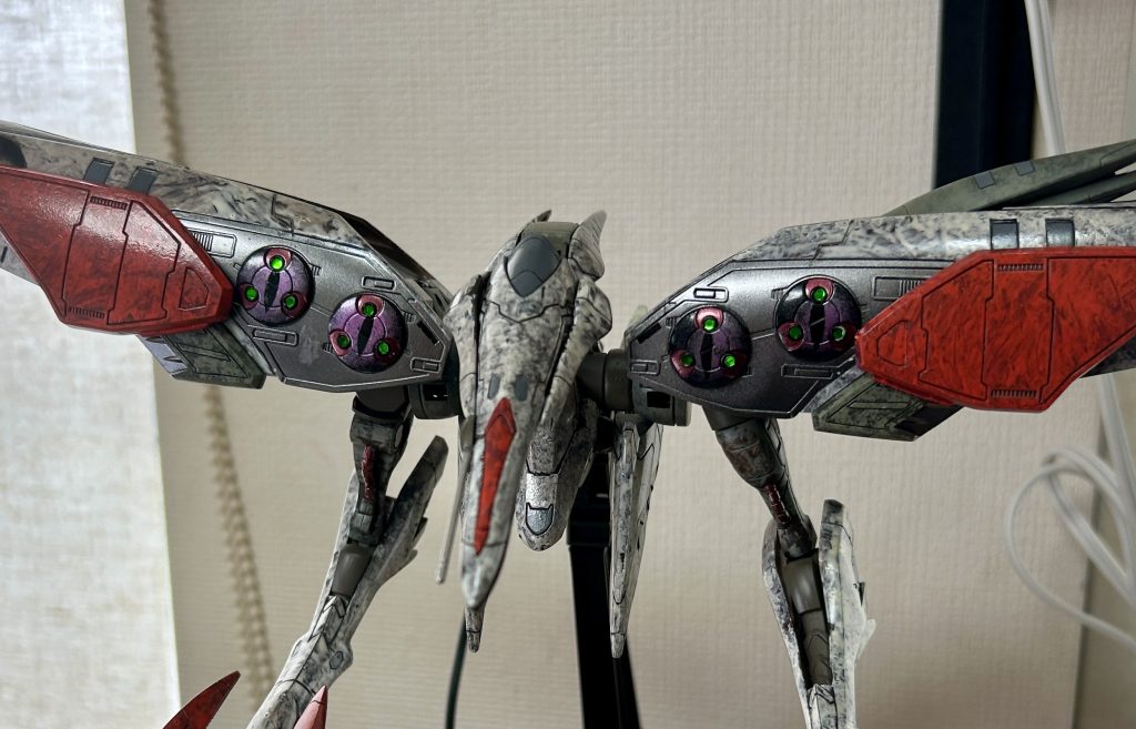 エネルギー発生装置も邪眼っぽく。