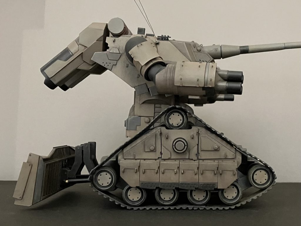 おにぎり頂点の転輪は2ミリ後方へオフセット。後部のドーザーはIGLOO版では前部のクローラーがあり、本来ならこちらが前側だとわかるようにしました。（何を言ってるかワカラナクなります笑）