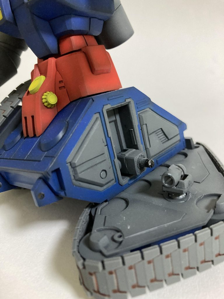 キャタピラとの接続部はボールジョイント