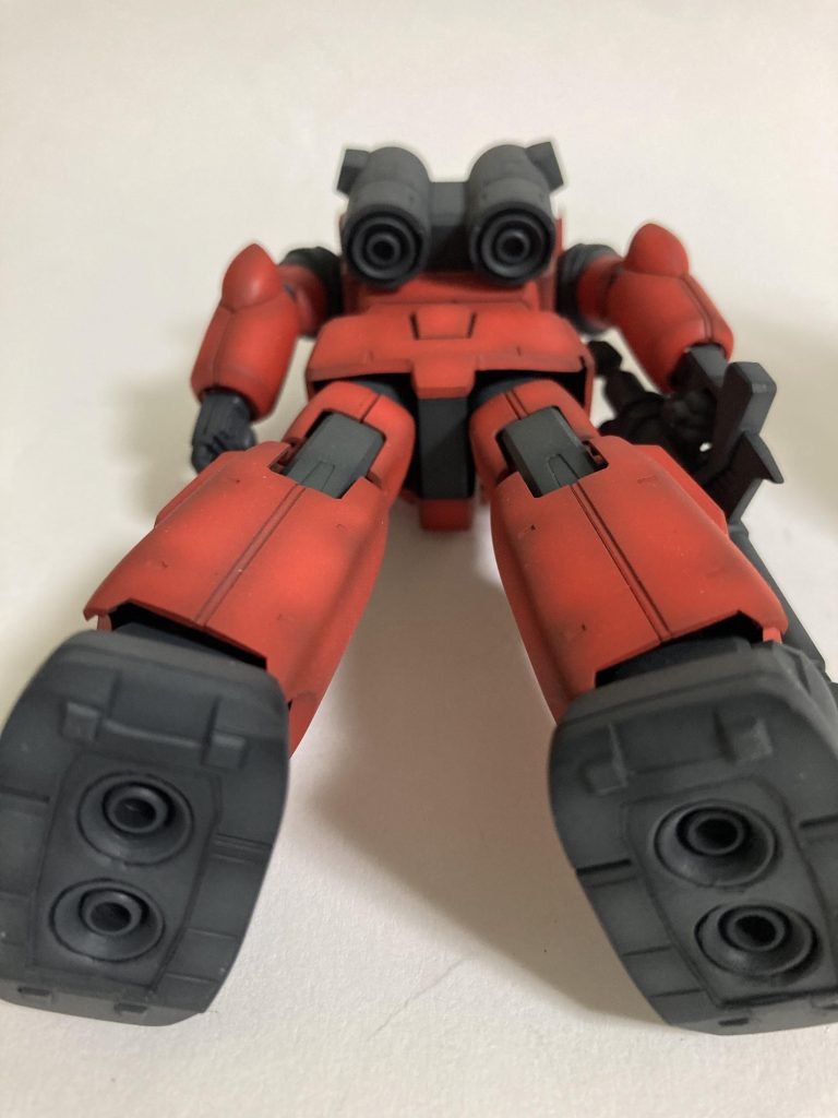 足裏のバーニアキットのままだと⭕️が一段凹み、しかも合わせ目が来る雑な仕様…片足×2を×2して、さらに×2体…苦行でした…