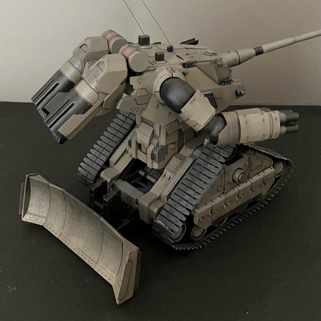 下部ユニットと上部ユニットを繋ぐ中間ユニット作成は苦労しまして、下部に対して上部の配置バランスが難しく様々な角度から確認し作成。一発ではバランスを合わせられませんので作成時に調整出来るよう各ユニットはマグネットにて接続しています。