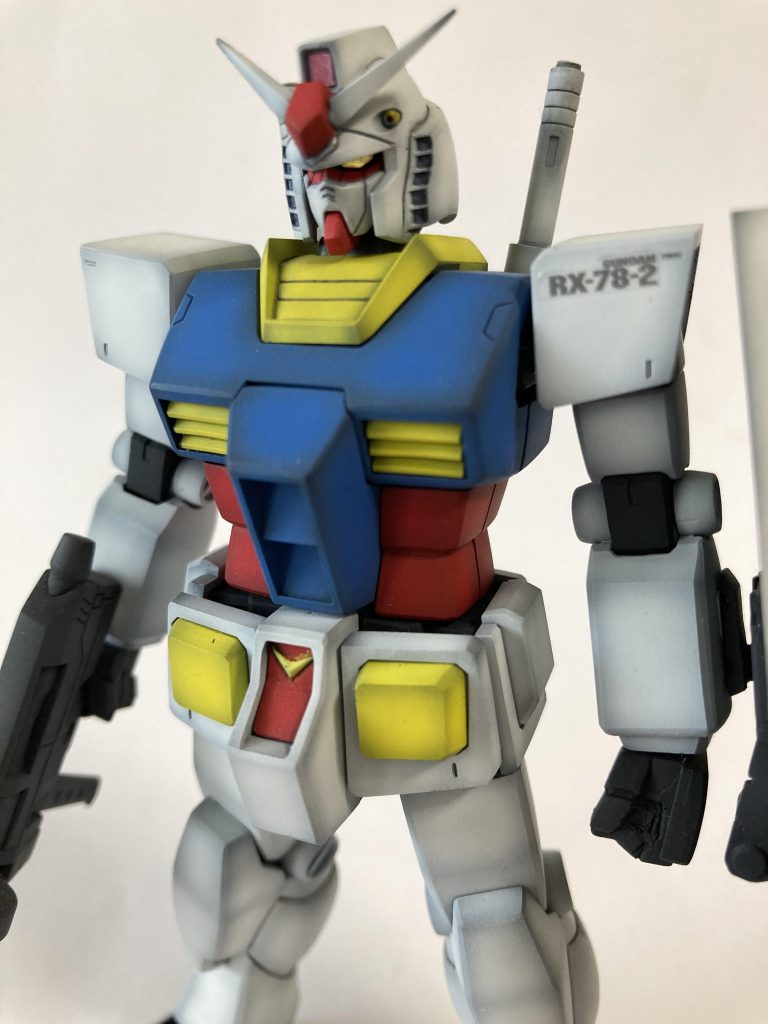 頭上のメインカメラは透明プラ板をクリアレッド、シルバーを塗り、なんちゃってクリアパーツにしたもの(メッサーラにも使いました)