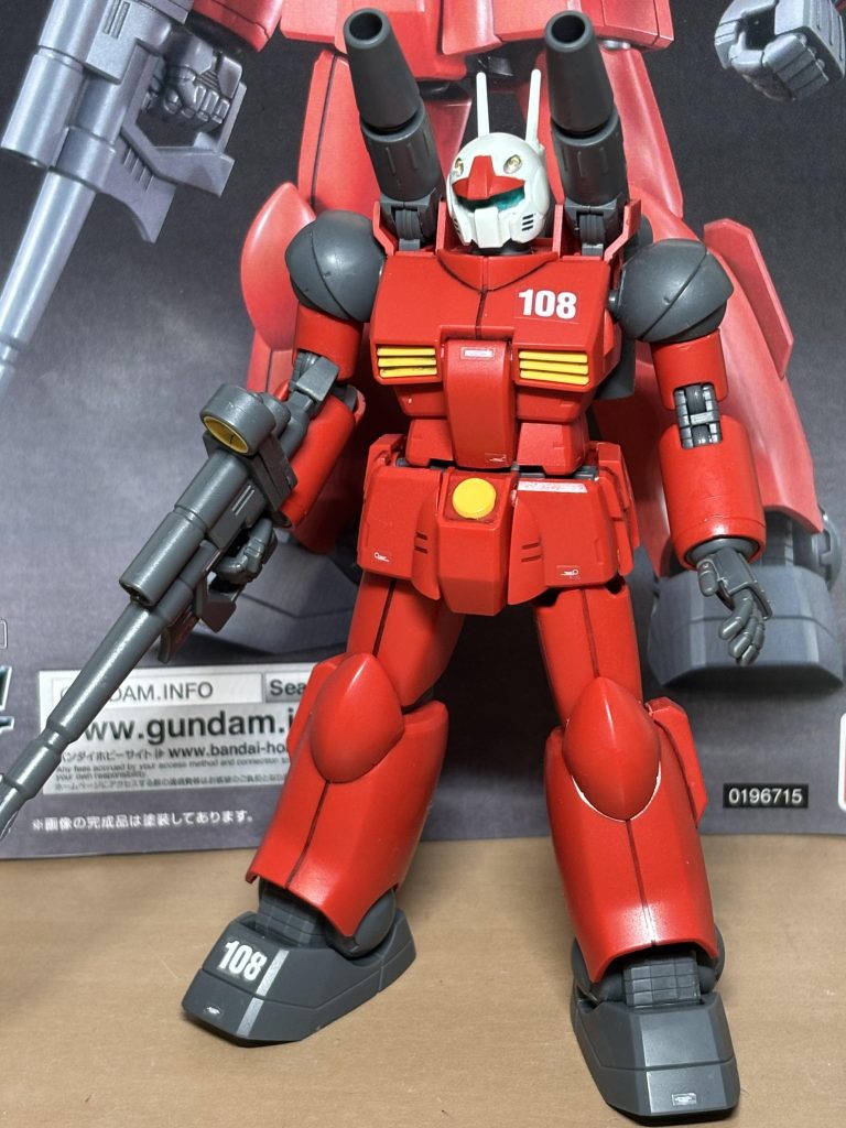 気を取り直していきましょう。私にはスジ張りなどをする技術がないので、スミ入れしてトップコートして仕上げました。バルカンやセンサー内部など、一部部分塗装はしてます。