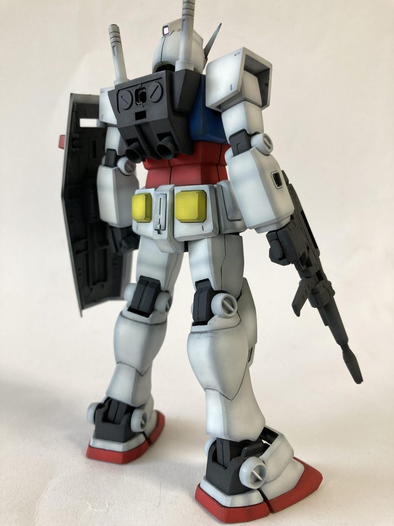 旧HGUCは盾の裏側の塗装がかなり面倒…