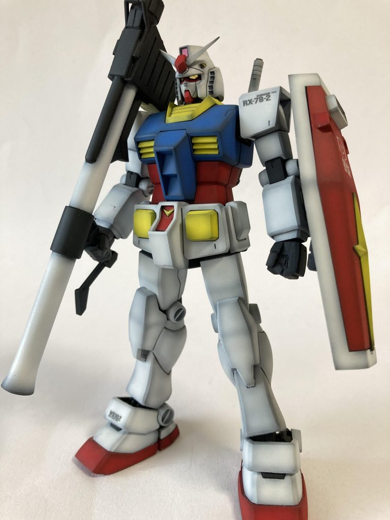劇中で意外と出番の多いバズーカキット付属のは小さいので、他1/144ガンダムから流用