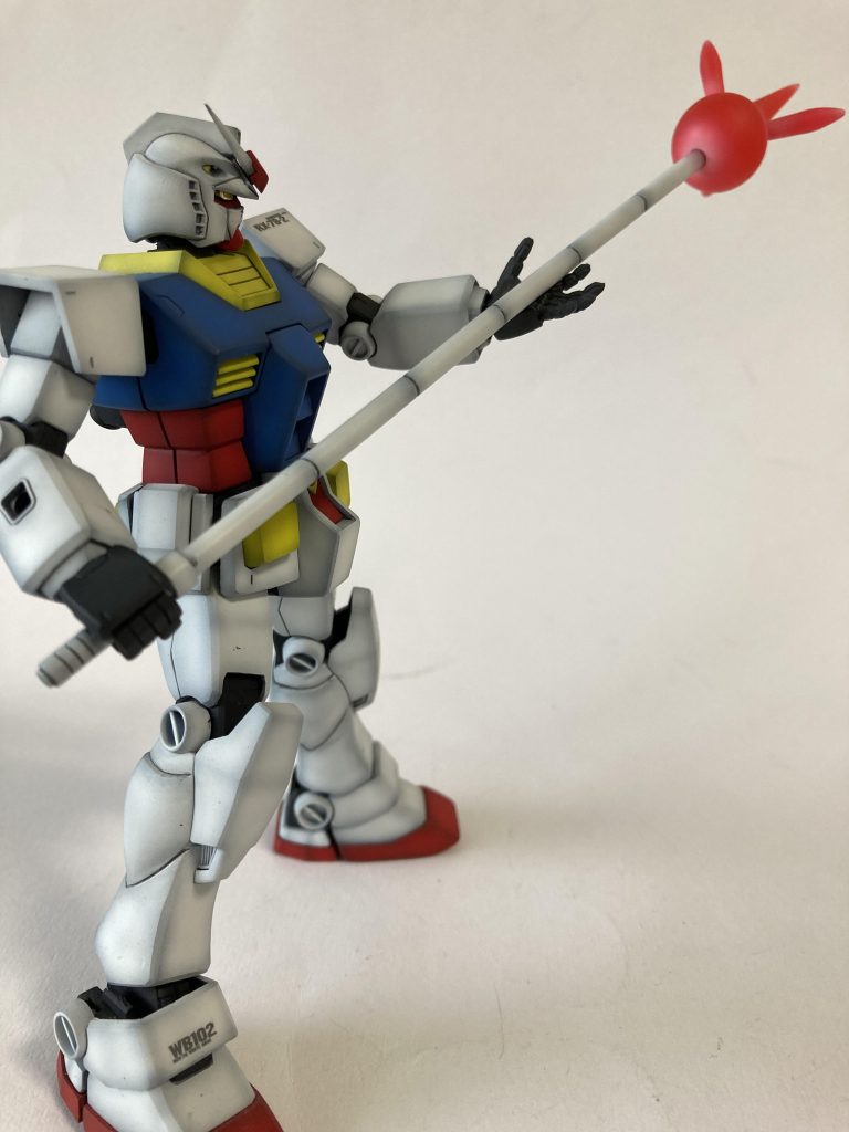 アクリルの透明な玉とビームサーベルのクリアパーツを加工してクリアレッド等で塗装しました