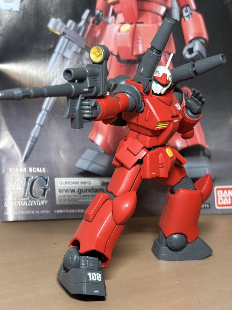 ビームライフルでアクション!マッシブな機体は、こういう風なアクションさせても良く映えます。