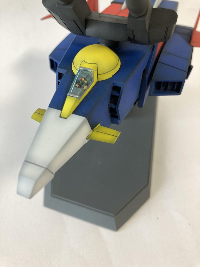 パイロットを作り直し搭乗者はもちろんセイラさんです塗る前にパイロットスーツを調べたのですが、セイラさんって他メンバーの黄色いスーツとは配色が違うのですね