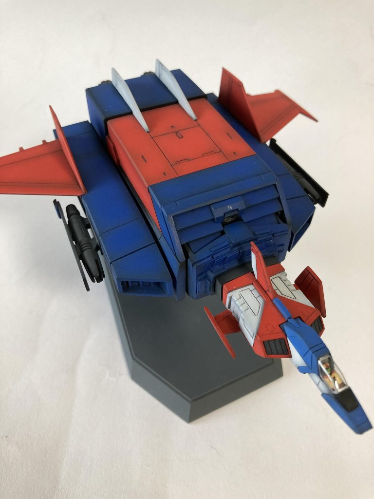 Gスカイ・イージー付属の接続パーツがなんか気持ち悪い形状のため、作り直しました。エンジン側面にビーム砲を追加しました。大出力のジェネレータを両側に搭載している割には武装がコアファイターの機銃だけって…セイラさんにおねだりされたアムロが、GMのビームスプレーガンを流用して付けたことにしていますw差し替え式で収納後のカバーパーツも自作しました