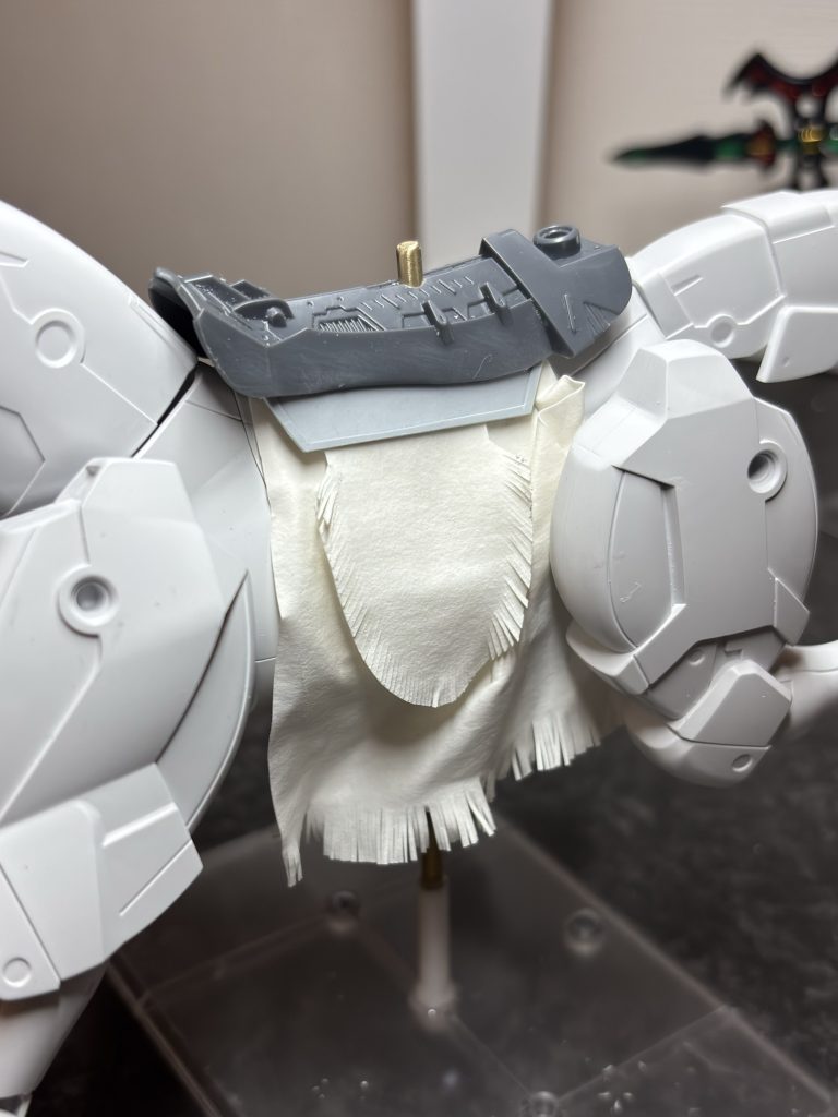 鞍敷はミスティックペーパーを二層で使用。端を細かく刻んでモールっぽくしてみました🤔