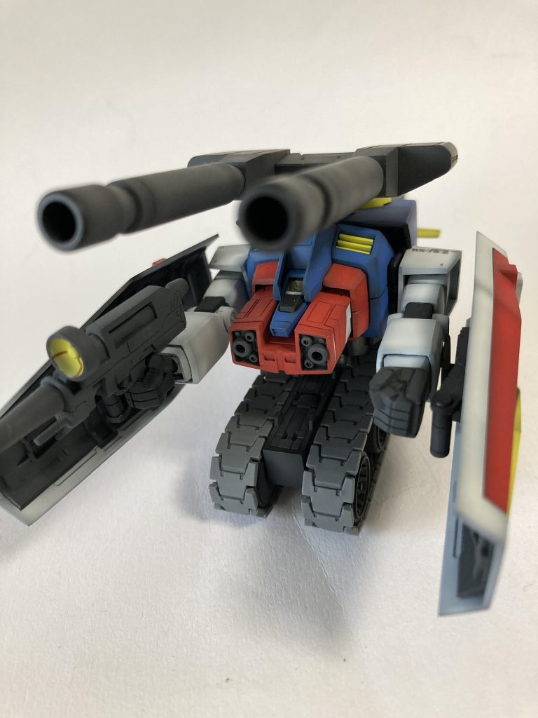 Gブルこれはこちら向きが正解ですよね?コアファイターのコクピットにアムロが搭乗しているように改造キットのままだと腹の赤いジャバラ(?)パーツが無かったことにされており、コアファイター剥き出しです説得力を増すため赤いジャバラパーツを加工して取り付けました