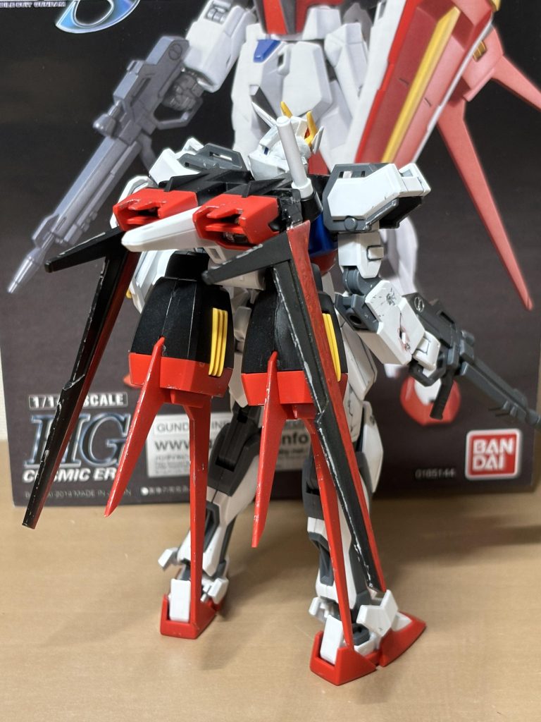 バックショット。このメカメカしさ、たまらないです!  それでいて、武装はサーベルとライフルだけなの、潔くて大好きです!