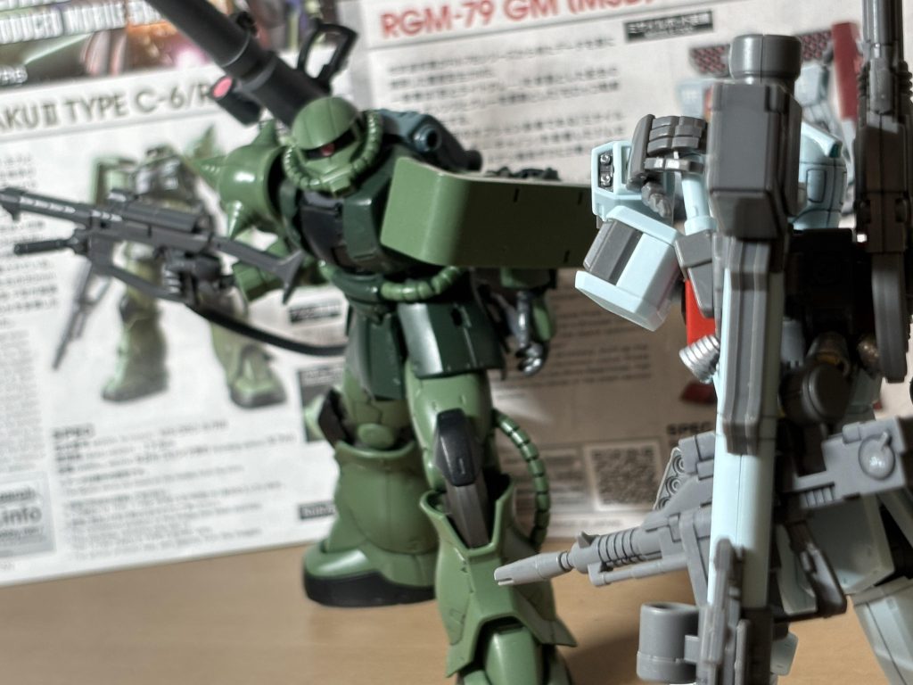 ジムと並べて。量産機同士の張り合いって、すごく惹かれますよね。名無しのモブ同士だからこその、戦闘のカッコ良さがあるんですよねぇ。