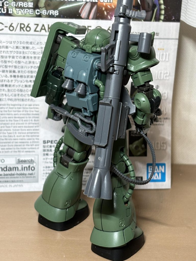 バックショット。この機体や武装は無骨で堂々とした貫禄が感じられるので、私的には結構好みです。