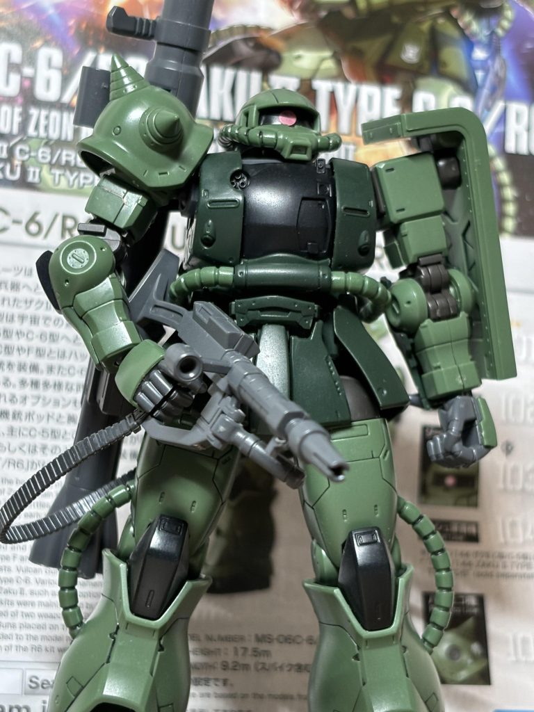 ザクマシンガンといえばドラマガジン、というイメージがあったのでベルト給弾式マシンガン装備のザクは初めてみた時ちょっと驚きましたね。でも、似合ってる。