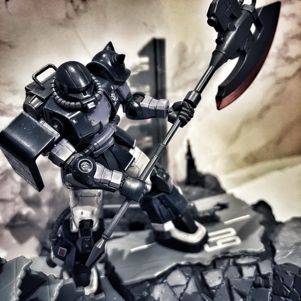 オルテガ機はガイア機・マッシュ機とは別キットで、なんといっても付属のジャイアン・ヒートホークが萌えポイント。