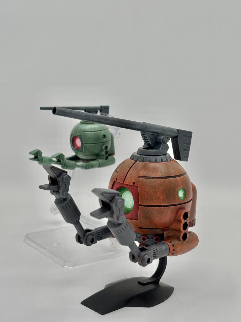 このキット、小さいボールも付いてくるので、二体組み立てることができてお得な感じ笑