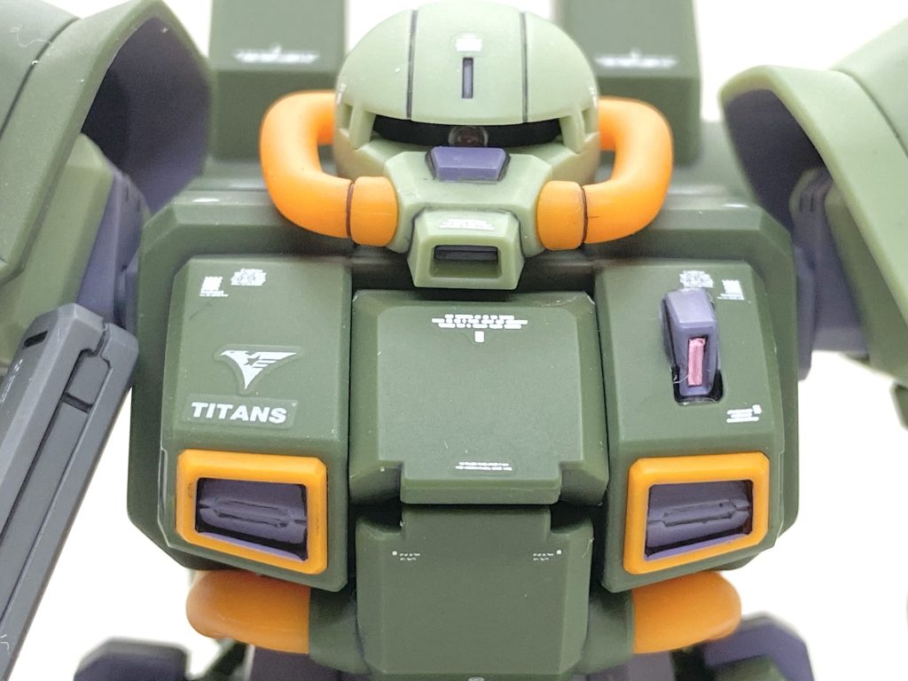 デカールはガンダムデカールのMGクロスボーンガンダムX2やHGUCユニコーンガンダム用をメインにスジボリ堂のロボデカールなども使いカトキ風にしています。