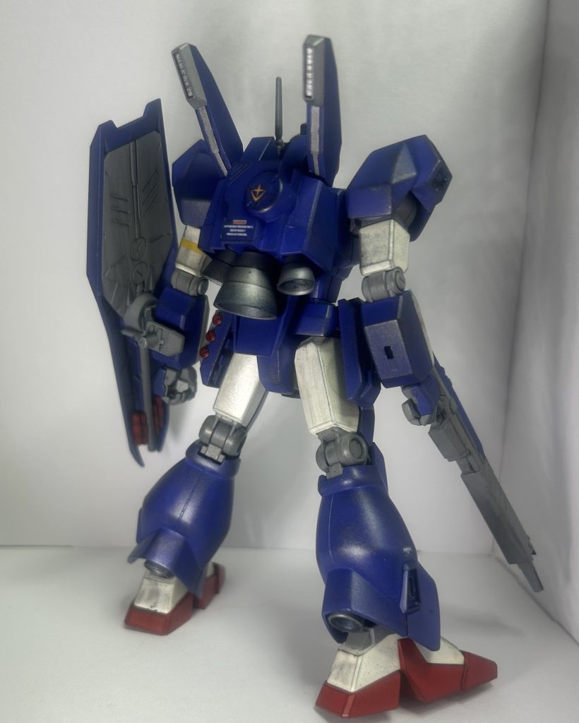 まぁ、話は逸れましたが(いつもの事)、ジェガンに話を戻すと今回のコンセプトは「最良の量産機」です。ジェガン、めっちゃイカすデザインでカッコ良いとは思っているのですが……。個人的に気に食わない場所も多々あるのです。それをデザインを大きくイジらずにできるかってのが目的なのです。その上で高性能量産機としての説得力を持たせられたらなぁって感じです。あとついでに兵器的な機能美も……。