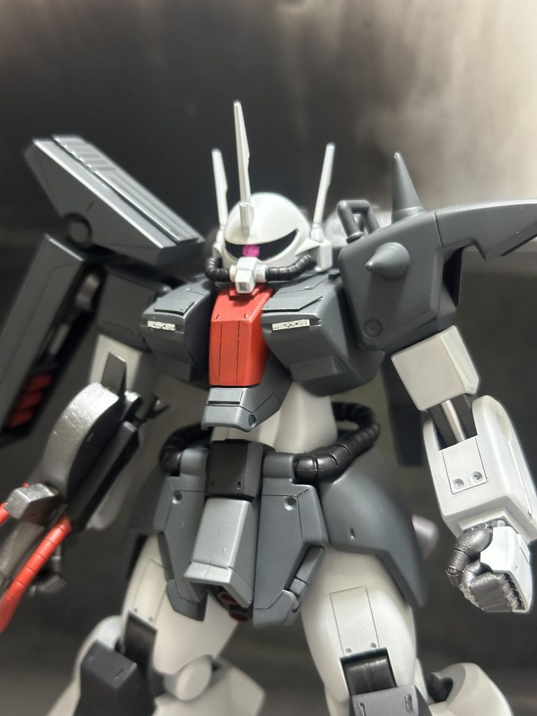 胸部分にはあすぱら模型さんのコネクター1×6をシルバーに塗って胸にモールド入れてその部分にはめ込み。