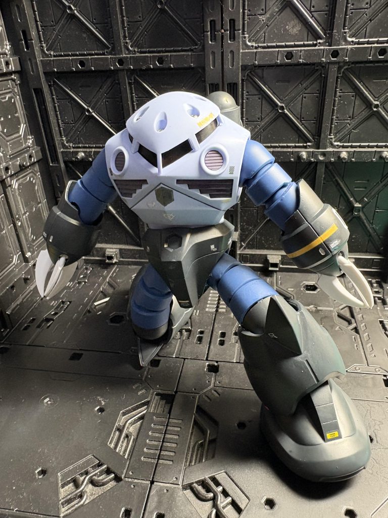 シャアではないけどお決まりのポーズ