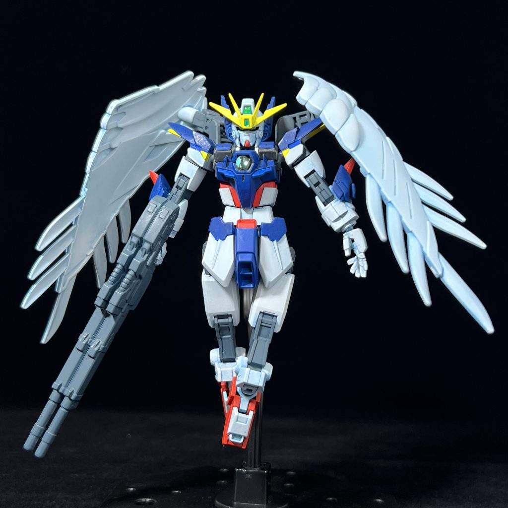 ▲コアゼロカスタムコアガンダムにSDEXのウイングゼロEWの各パーツを移植しました。フロントアーマーは144のゼロカスのものを使用しています。センサー類はラピーテープ+透明レジンでキラキラを増してます!全身をフィルタリキッド(シェードブルー)を使ってフィルタリングしてみました。淡いグラデーションができて良い感じです。(スマホカメラではそのニュアンスが撮影できませんでした...。)