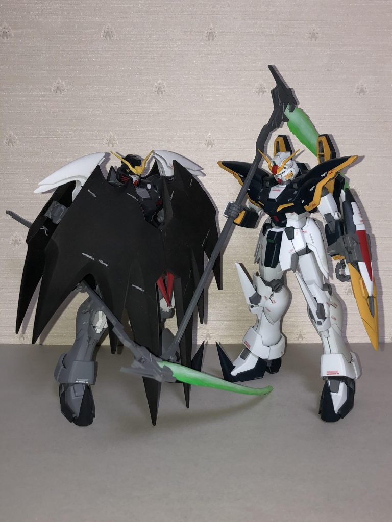 畳んだヘルと並んで。